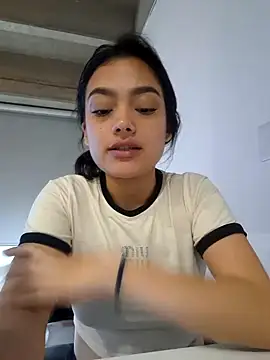 Snapshot of littlemelii chatting on February 25, 2025, 10:07 pm littlemelii online show from February 25, 2025, 10:07 pm