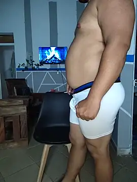 Snapshot of Evert_hairyboy chatting on May 31, 2026, 2:35 pm Evert hairyboy online show from May 31, 2026, 2:35 pm