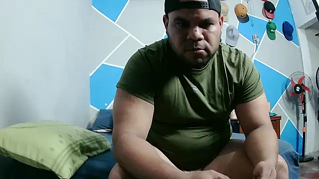 Snapshot of Evert_hairyboy chatting on June 3, 2026, 7:19 pm Evert hairyboy online show from June 3, 2026, 7:19 pm