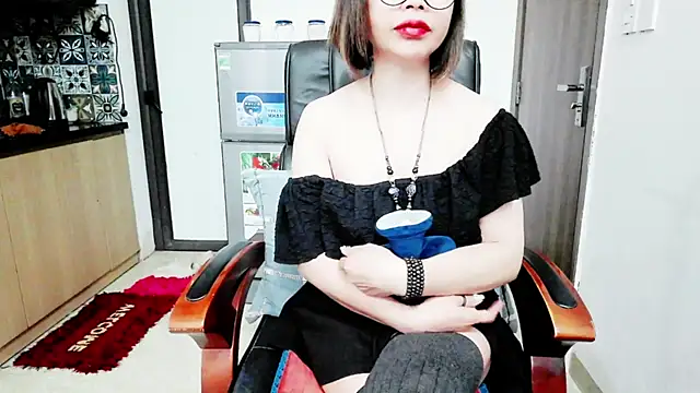 Miu-Le online show from November 21, 2025, 6:39 pm