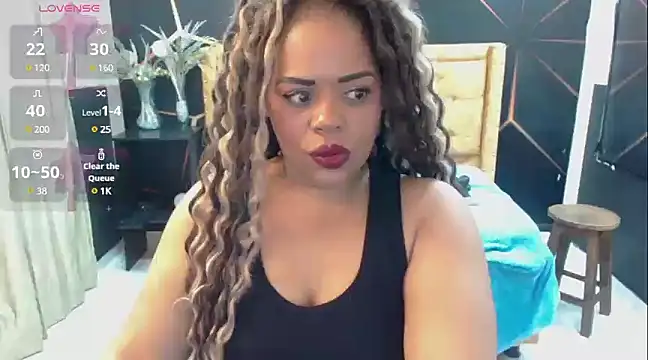 mia cuello online show from December 11, 2024, 8:04 am