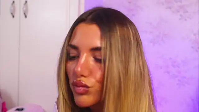 ClaraHazel online show from October 15, 2025, 4:45 am