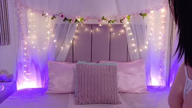 Julie Bennet online show from February 24, 2026, 1:14 am