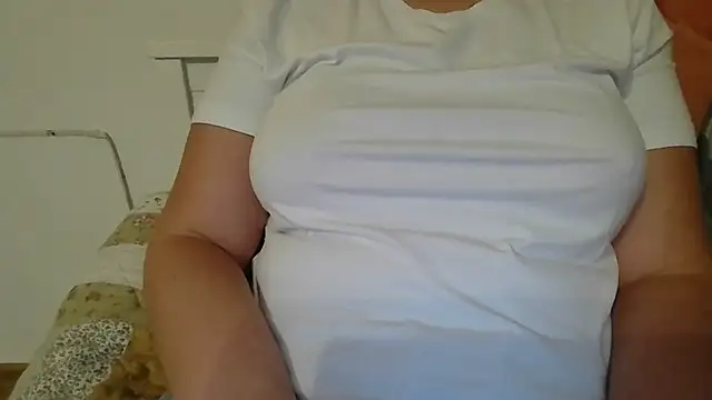 parismira online show from December 13, 2024, 8:58 pm