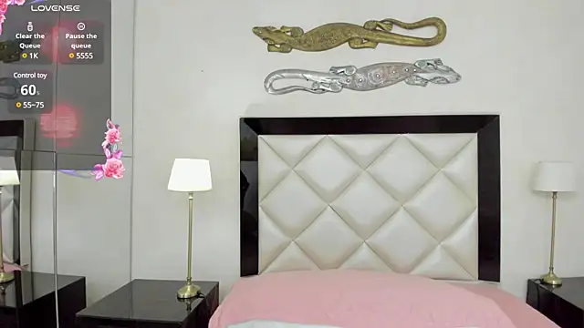  luna  sweet  online show from February 8, 2025, 3:41 am