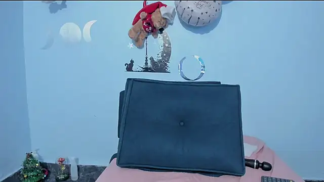  luna  sweet  online show from December 19, 2025, 9:00 pm