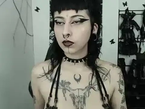 n0sferatus   online show from October 4, 2025, 2:42 am