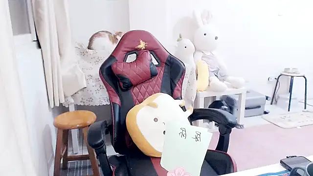 aFanny online show from March 5, 2025, 2:23 pm