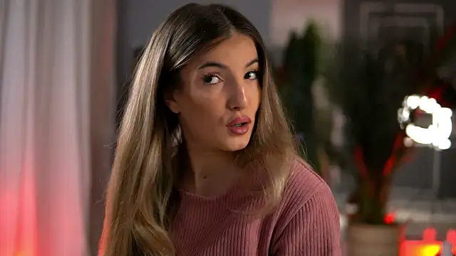 KellyMathews online show from November 29, 2025, 3:09 am