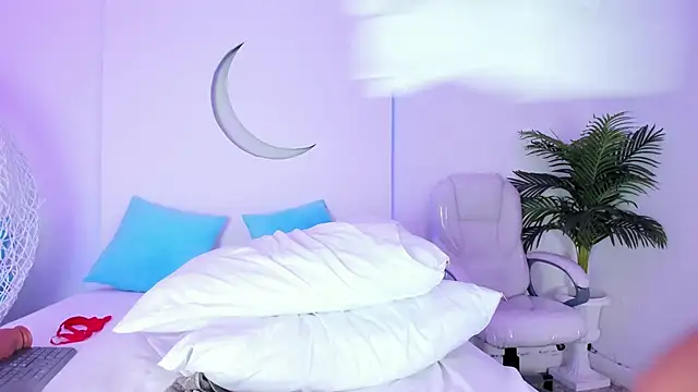 MiaCollson online show from March 4, 2025, 8:27 pm