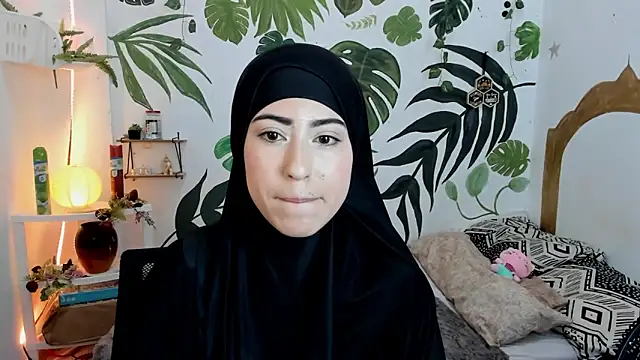 chaymae nah  online show from October 10, 2025, 3:16 am