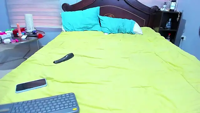 Snapshot of bella-black chatting on February 20, 2025, 12:04 pm bella-black online show from February 20, 2025, 12:04 pm