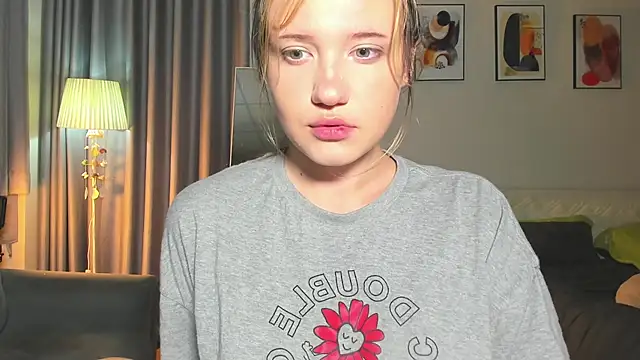 HanahCute online show from February 25, 2025, 11:00 pm