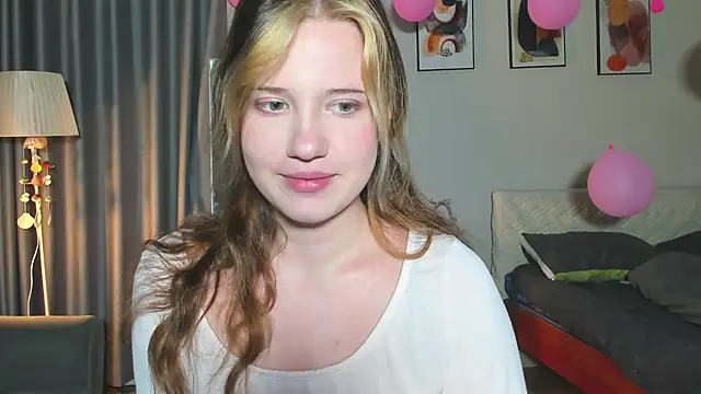 HanahCute online show from March 3, 2025, 9:26 pm