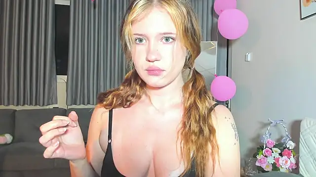 HanahCute online show from March 15, 2025, 6:43 pm