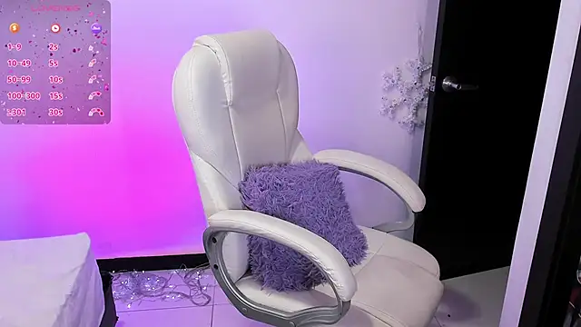 Snapshot of nyna_1 chatting on January 9, 2025, 10:20 pm nyna 1 online show from January 9, 2025, 10:20 pm