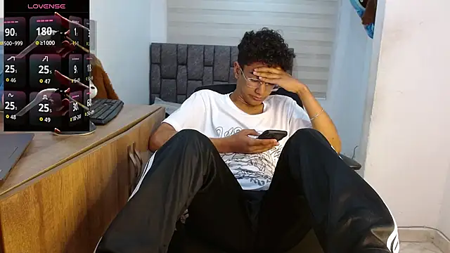 harrytwink18 online show from September 10, 2025, 2:50 pm