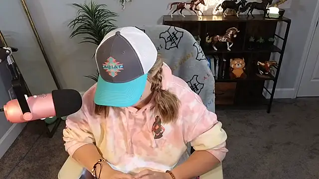 Snapshot of rodeobrii chatting on November 25, 2025, 12:43 am rodeobrii online show from November 25, 2025, 12:43 am