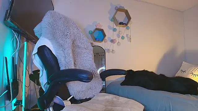 Snapshot of HelennaMoon_ chatting on November 12, 2025, 9:25 pm HelennaMoon online show from November 12, 2025, 9:25 pm