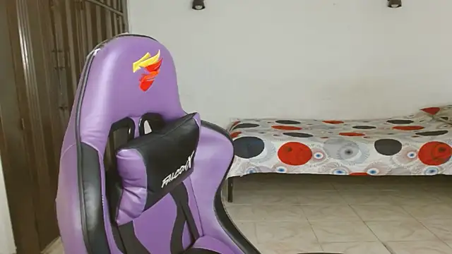 engielphoenis14 online show from September 8, 2025, 9:58 pm