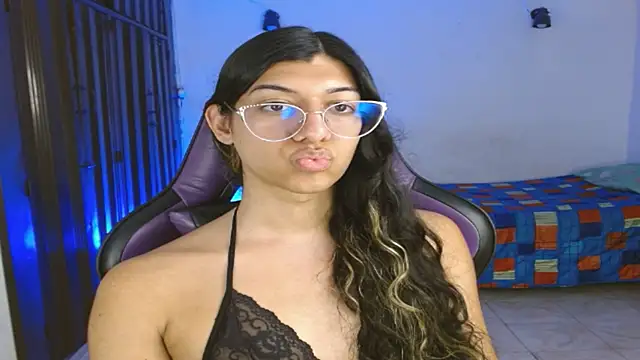 engielphoenis14 online show from October 29, 2025, 1:41 am