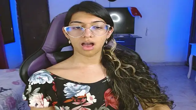 engielphoenis14 online show from December 15, 2025, 12:59 am