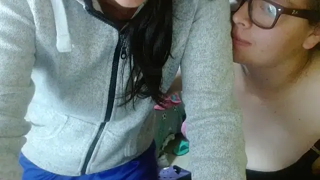 clayre and jill online show from October 6, 2025, 4:43 am