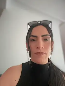 alessandra-a online show from November 1, 2025, 9:28 pm