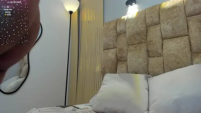 amatista  smith online show from December 21, 2025, 1:18 pm