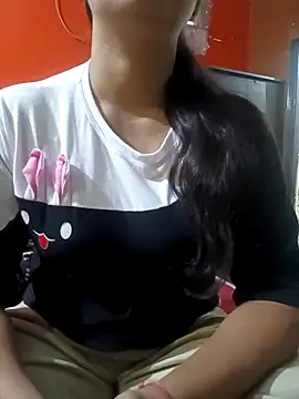 Snapshot of Alina_Khann chatting on November 17, 2025, 8:20 am Alina Khann online show from November 17, 2025, 8:20 am