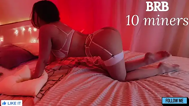 Snapshot of Emily_Gin chatting on May 18, 2026, 1:56 am Emily Gin online show from May 18, 2026, 1:56 am