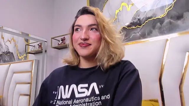 TomLondon  online show from November 26, 2025, 11:55 am