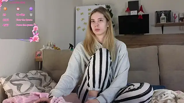 Girl alone home online show from February 8, 2025, 1:43 am