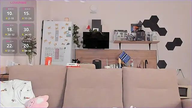 Girl alone home online show from October 31, 2025, 3:40 am