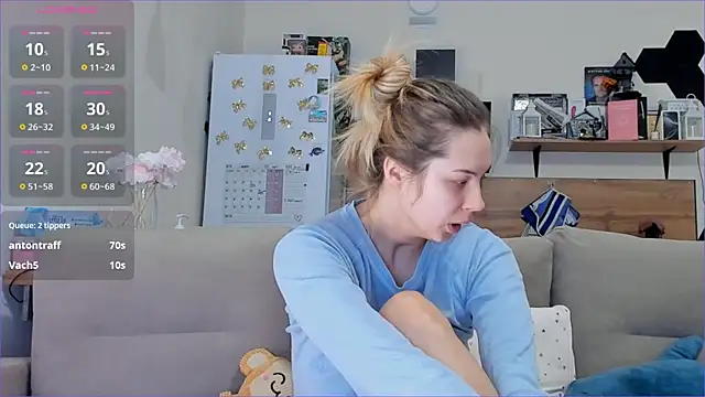 Girl alone home online show from November 28, 2025, 4:26 am