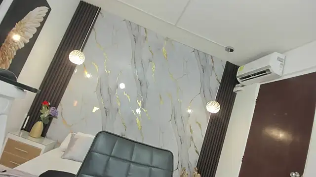 Snapshot of Tiff_Valentine chatting on February 1, 2025, 11:06 pm Tiff Valentine online show from February 1, 2025, 11:06 pm