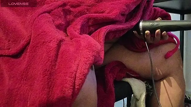 Snapshot of MrAndMrsCrook chatting on September 21, 2025, 1:57 pm MrAndMrsCrook online show from September 21, 2025, 1:57 pm