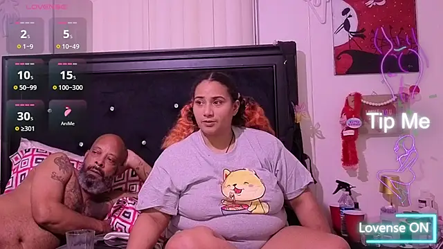 Snapshot of MrAndMrsCrook chatting on October 5, 2025, 1:37 am MrAndMrsCrook online show from October 5, 2025, 1:37 am