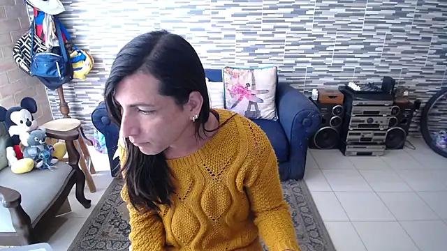 Snapshot of VioletaGomezCo chatting on April 19, 2026, 3:00 pm VioletaGomezCo online show from April 19, 2026, 3:00 pm