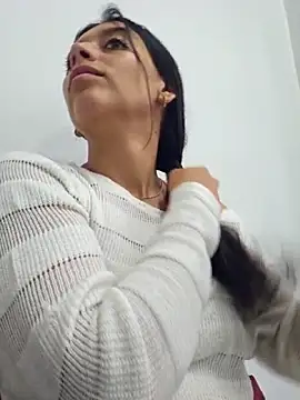 BrittanyDiaz online show from November 14, 2025, 2:49 pm