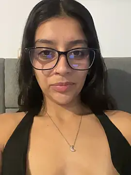 Snapshot of BrittanyDiaz chatting on May 5, 2026, 7:33 pm BrittanyDiaz online show from May 5, 2026, 7:33 pm