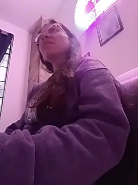 karlamorris  online show from November 24, 2025, 1:44 pm