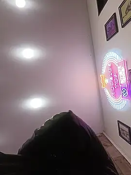 karlamorris  online show from November 26, 2025, 1:45 pm