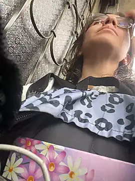 karlamorris  online show from March 30, 2026, 1:12 pm