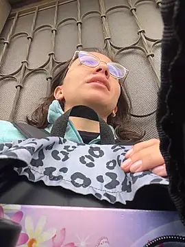 karlamorris  online show from April 8, 2026, 1:11 pm