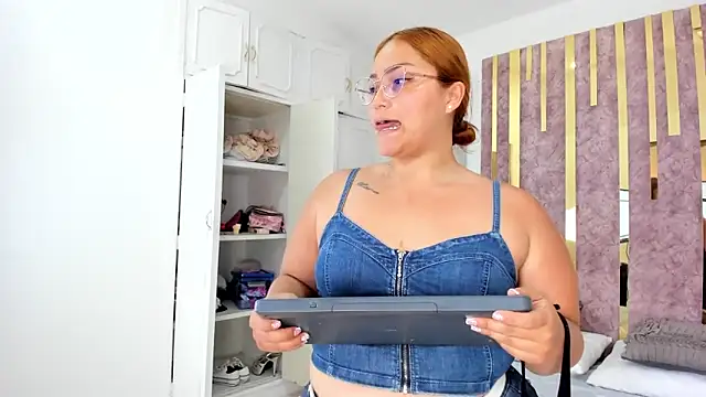 LeahxBarker online show from March 1, 2025, 9:15 pm