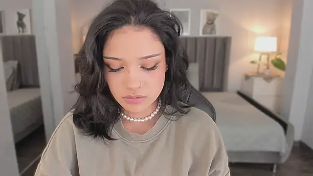 renee shelby  online show from September 11, 2025, 9:04 pm