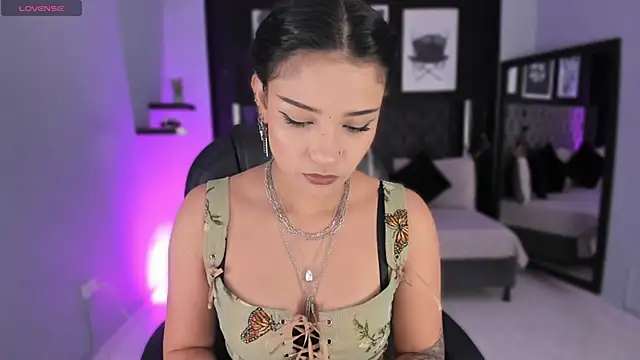 Snapshot of renee_shelby_ chatting on January 31, 2026, 8:18 pm renee shelby online show from January 31, 2026, 8:18 pm