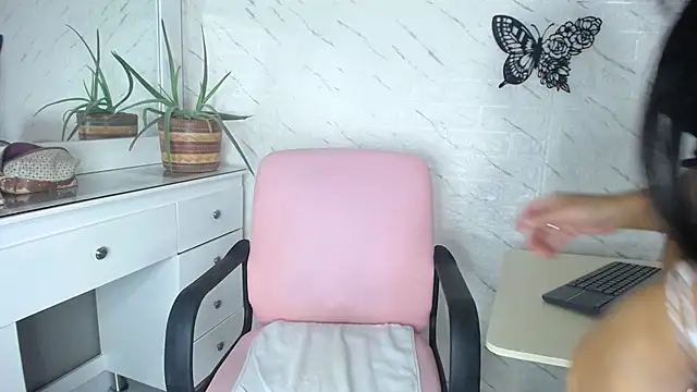 Saritatellez online show from March 10, 2025, 10:13 pm