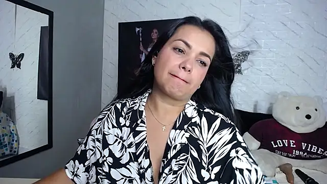 Saritatellez online show from November 26, 2025, 8:10 pm